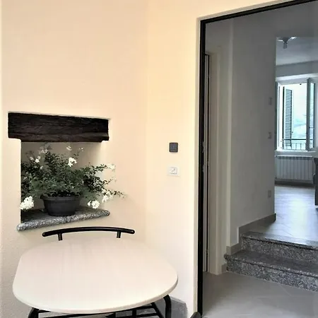 Domus Graziana - Front Apartment